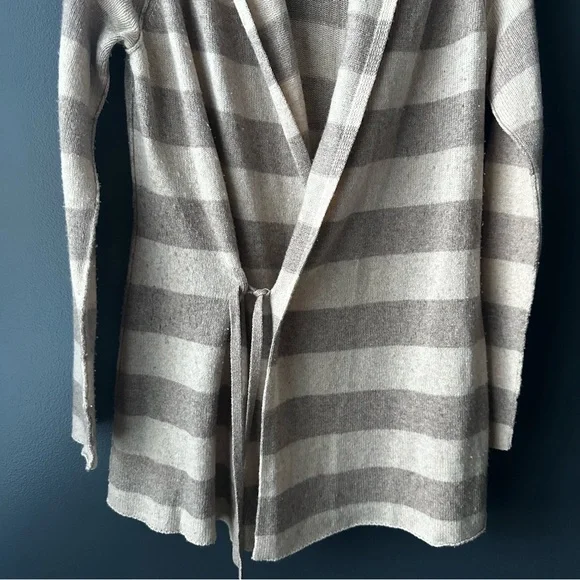🩶 BANANA REPUBLIC women’s hooded cardigan size medium gray and tan stripes - Picture 6 of 11